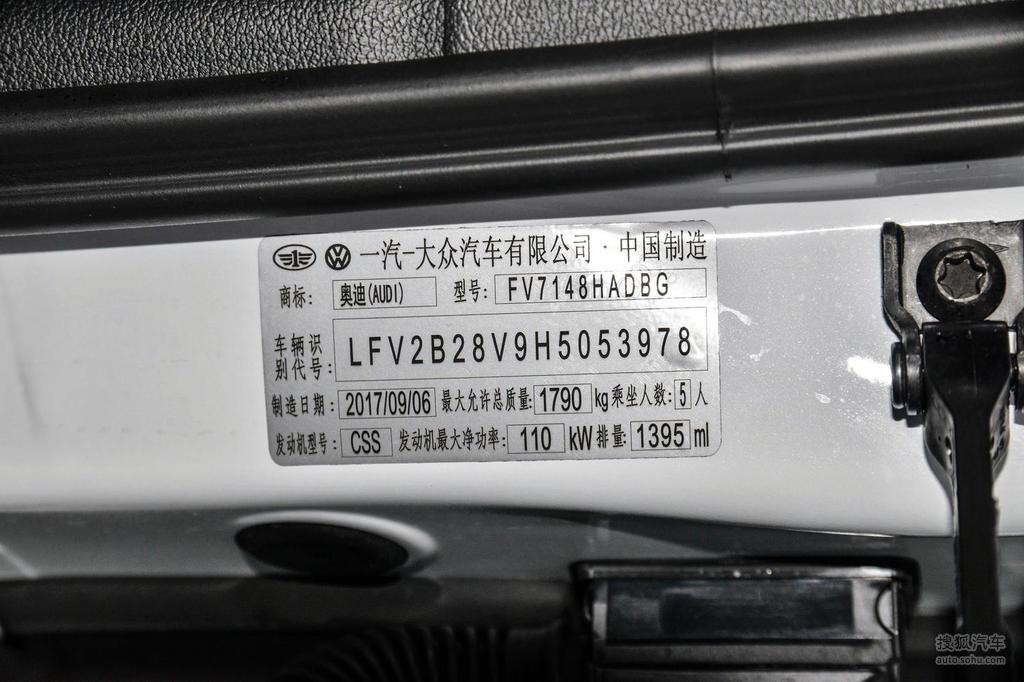 2018款奥迪a3sportback30周年版35tfsi进取型汽车铭牌提示支持键盘