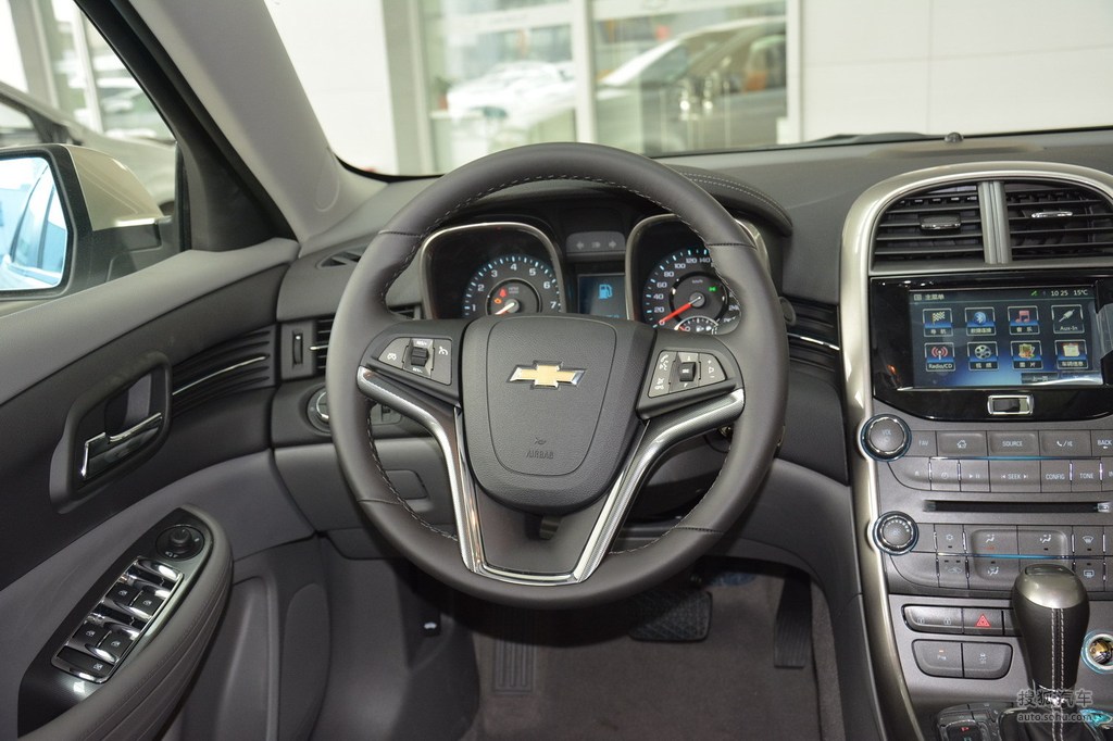 2014款雪佛兰迈锐宝20l手自一体豪华版方向盘