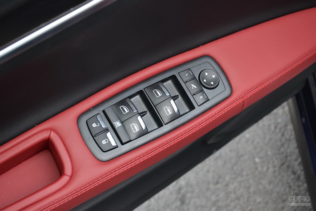 0t 自动350hp 标准版 - 车门内部控制面板提示:支持键盘翻页 ←左 右