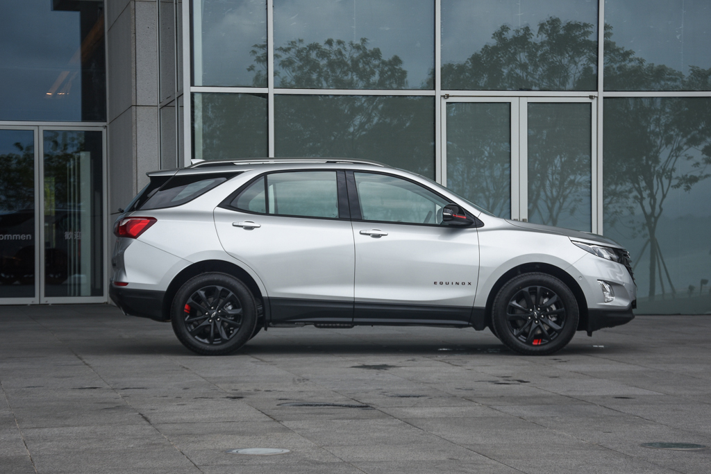 雪佛兰探界者高清图片】_2018款 redline 550t 四驱捍界版rs _星河银