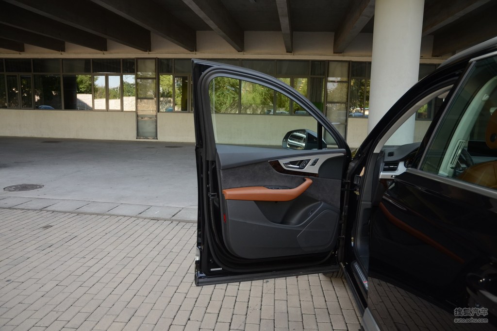 2019款奥迪q755tfsisline运动型车门内饰提示支持键盘翻页左右