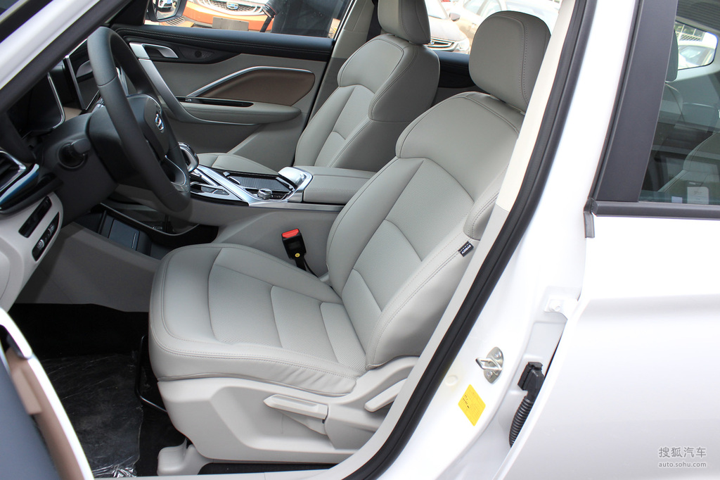 左 右→外观(259)内饰(374)空间(32)底盘/动力(64)吉利嘉际4s店臂价