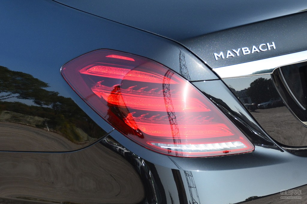 2020款梅赛德斯迈巴赫 s450 4matic - 尾灯提示:支持键盘翻页 ←左 右