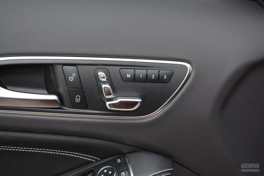 2019款奔驰gla200 动感型 - 座椅调节提示:支持键盘翻页 ←左 右