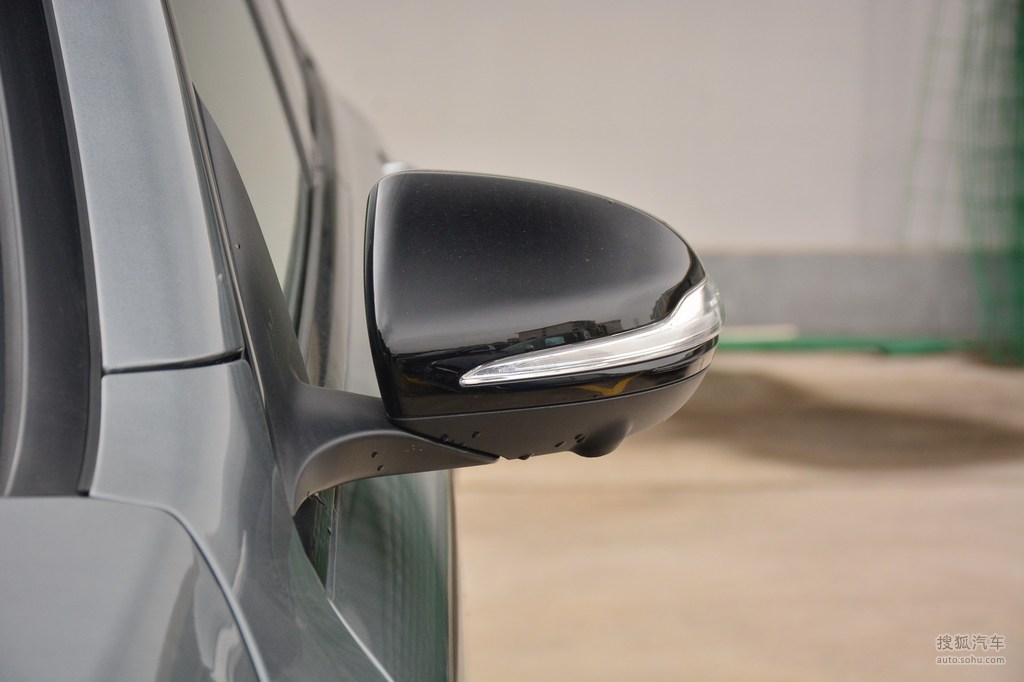 2020款奔驰glc 300 4matic 轿跑suv - 外后视镜提示:支持键盘翻页