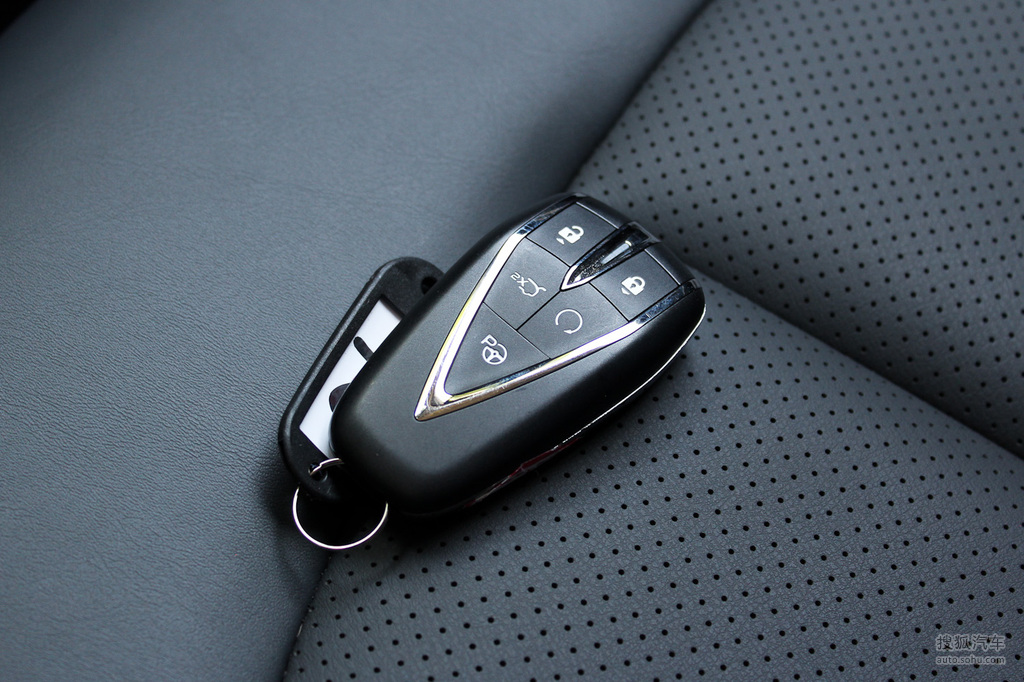 汽车钥匙提示:支持键盘翻页 ←左 右→内饰颜色:黑色/红色黑色长安uni