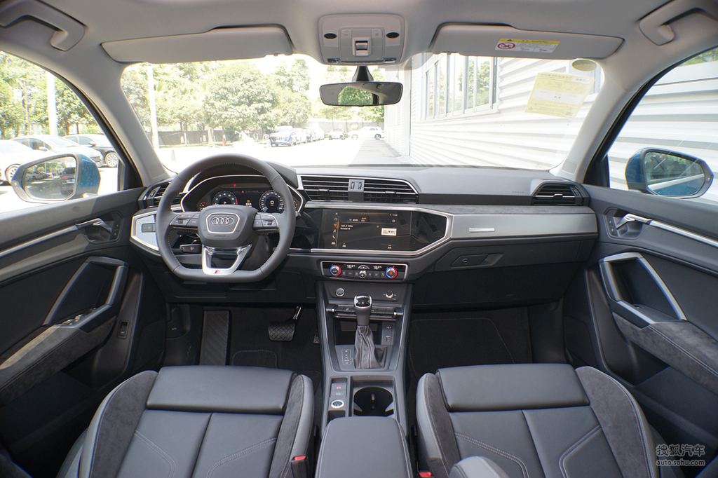 【 奥迪q3 sportback高清图片】_2020款 40 tfsi 时尚型_黑色_内饰