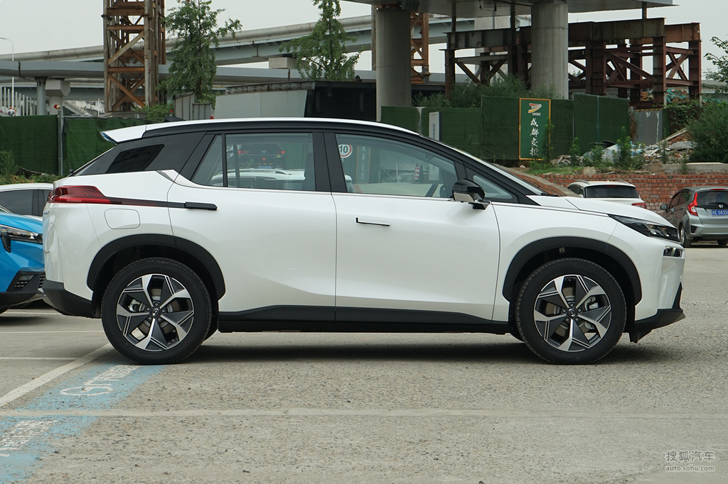 2020款广汽新能源aionv埃安v70智享科技版