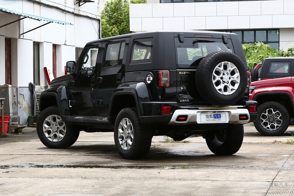 2019款北京越野北京bj40p系列plus23t手动四驱尊贵版国vi侧后45提示