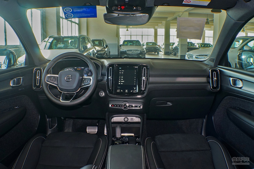 2021款沃尔沃xc40t4四驱智远运动版