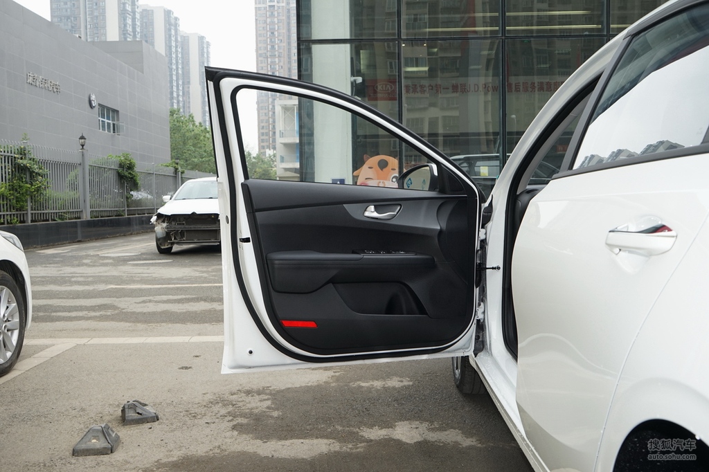 【 起亚k3高清图片】_黑色_内饰_搜狐汽车网