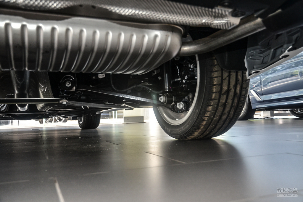 【 宝马1系三厢高清图片】_2021款 改款 120i m运动曜夜版_底盘发动机