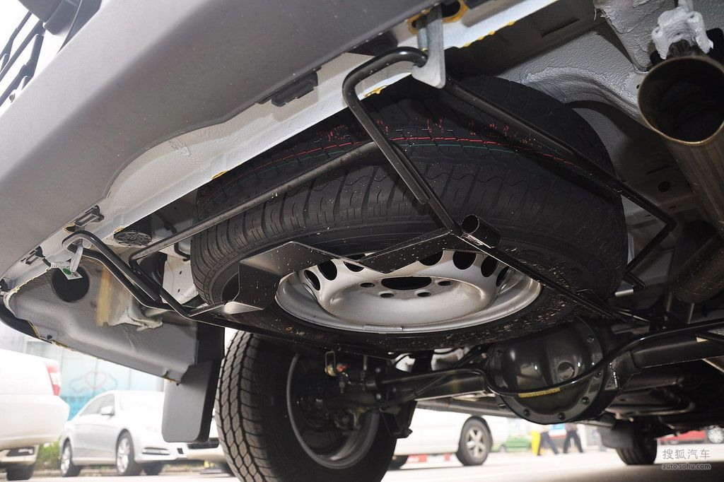 【 奔驰凌特高清图片】_底盘发动机_搜狐汽车网