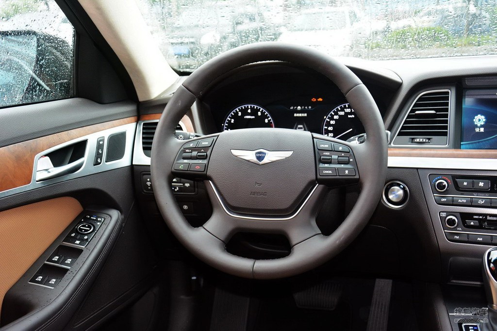 2015款现代捷恩斯30lv6方向盘