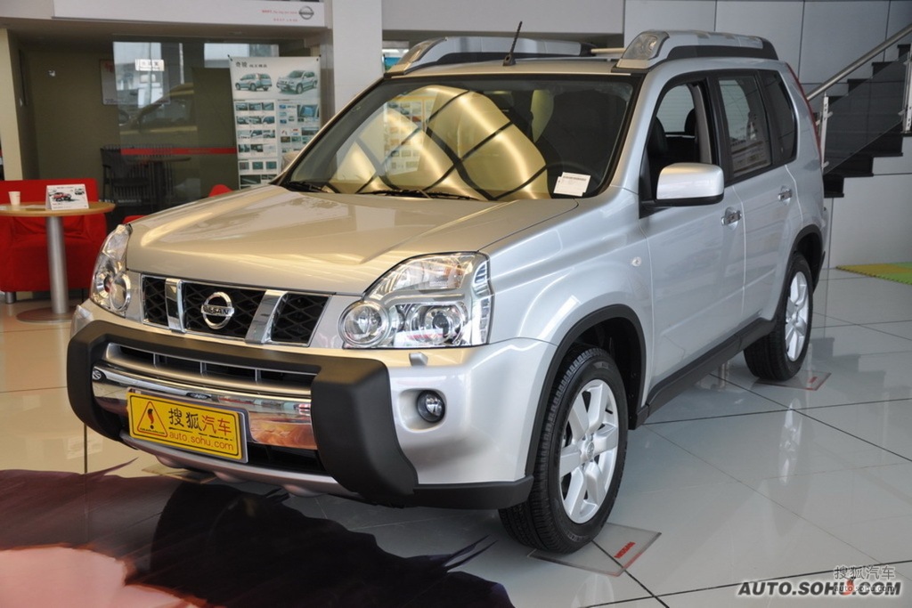 2010款东风日产奇骏25lxvcvt四驱至尊版到店