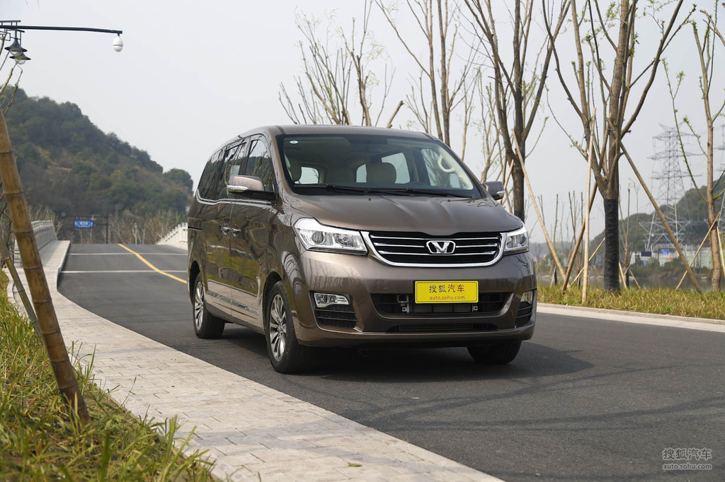 2015款华颂7 2.0t自动旗舰型试驾实拍