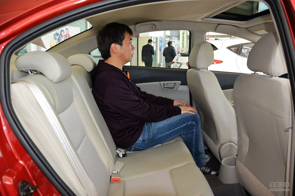【 长安悦翔v5高清图片】_空间展示_搜狐汽车网