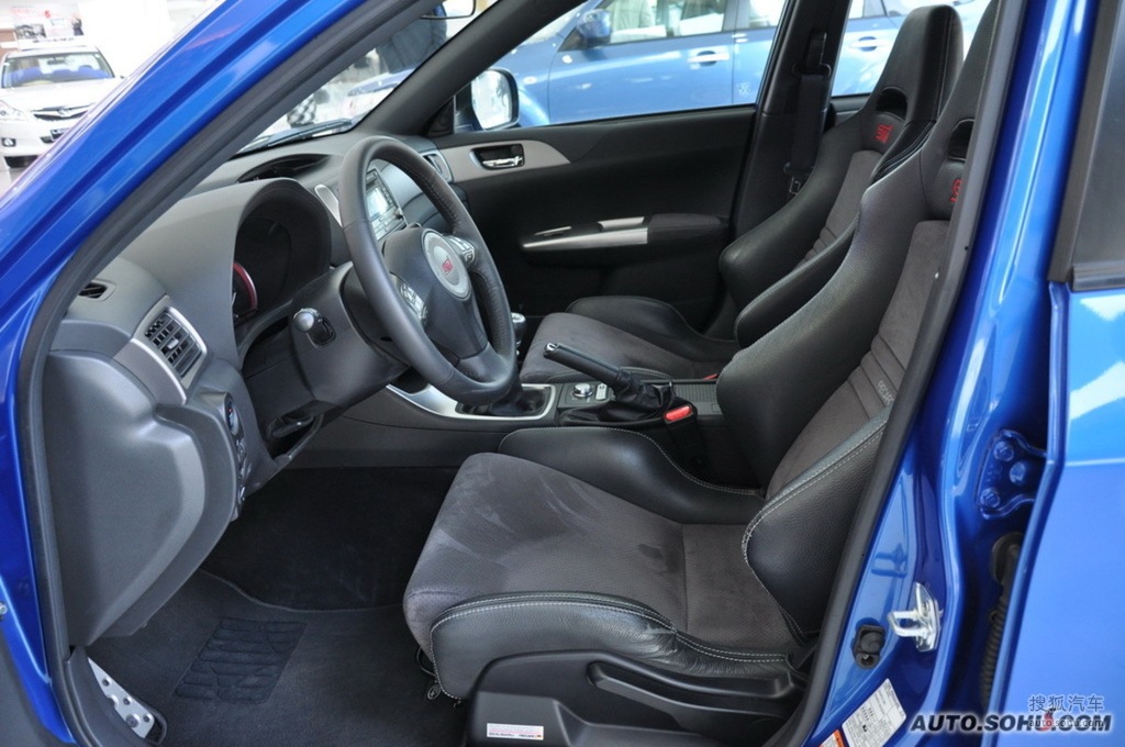 【 斯巴鲁翼豹两厢高清图片】_黑色真皮内饰_内饰_搜狐汽车网