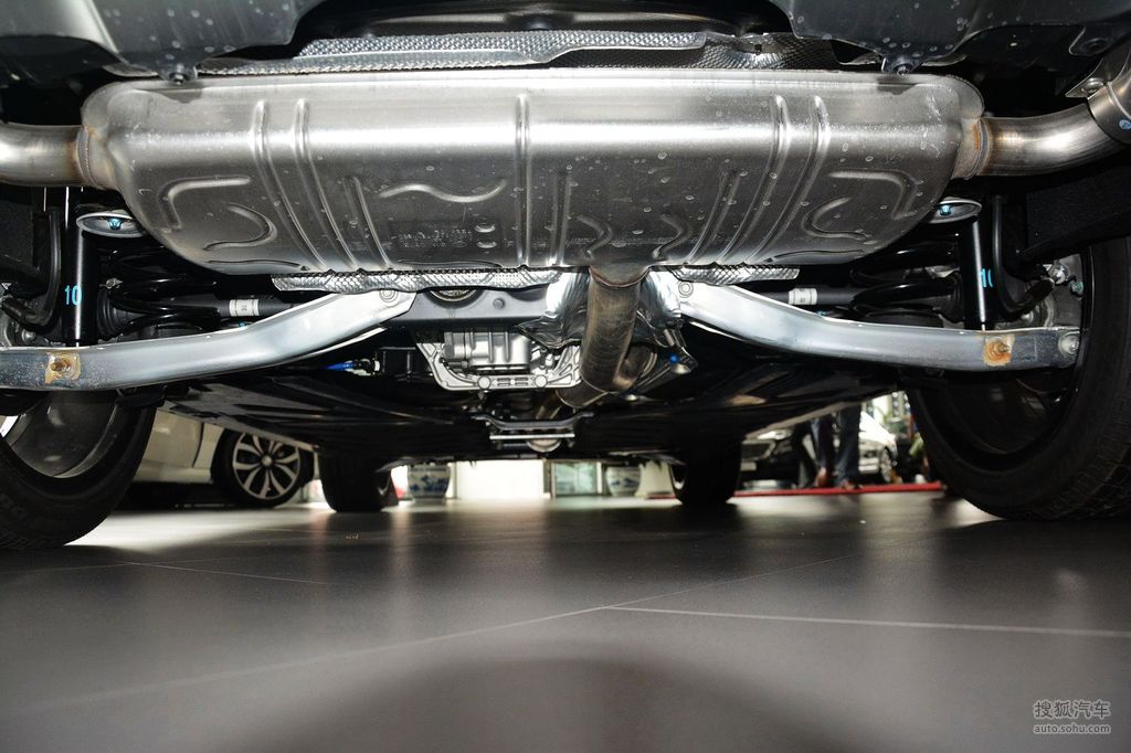 2015款奔驰gla220 4matic豪华型 - 底盘全景提示:支持键盘翻页 ←左