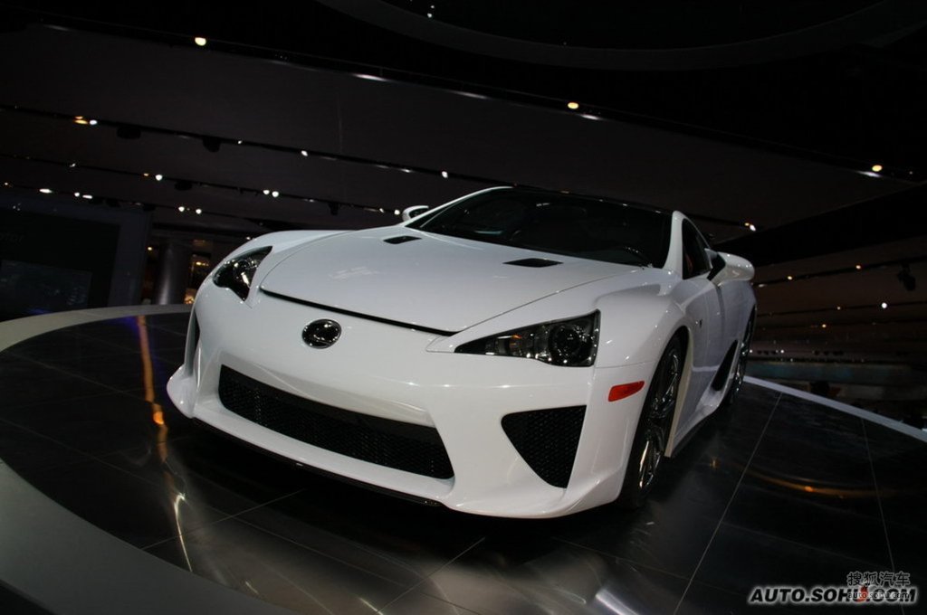 雷克萨斯lf-a北美车展实拍     提示:支持键盘翻页 &larr;左 右&rarr