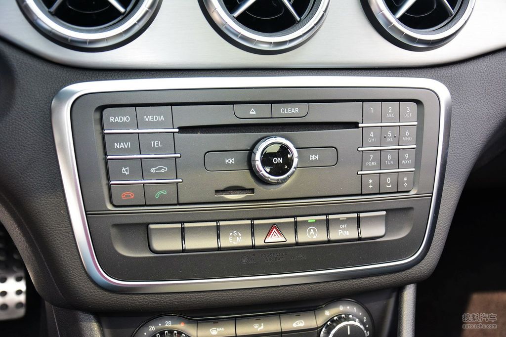 【 奔驰cla级高清图片】_2015款 cla 220 4matic_黑色_内饰_搜狐汽车