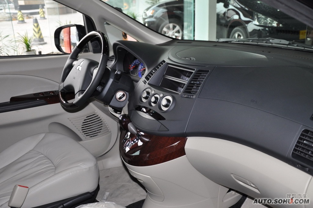 【 三菱格蓝迪高清图片】_深色内饰_内饰_搜狐汽车网