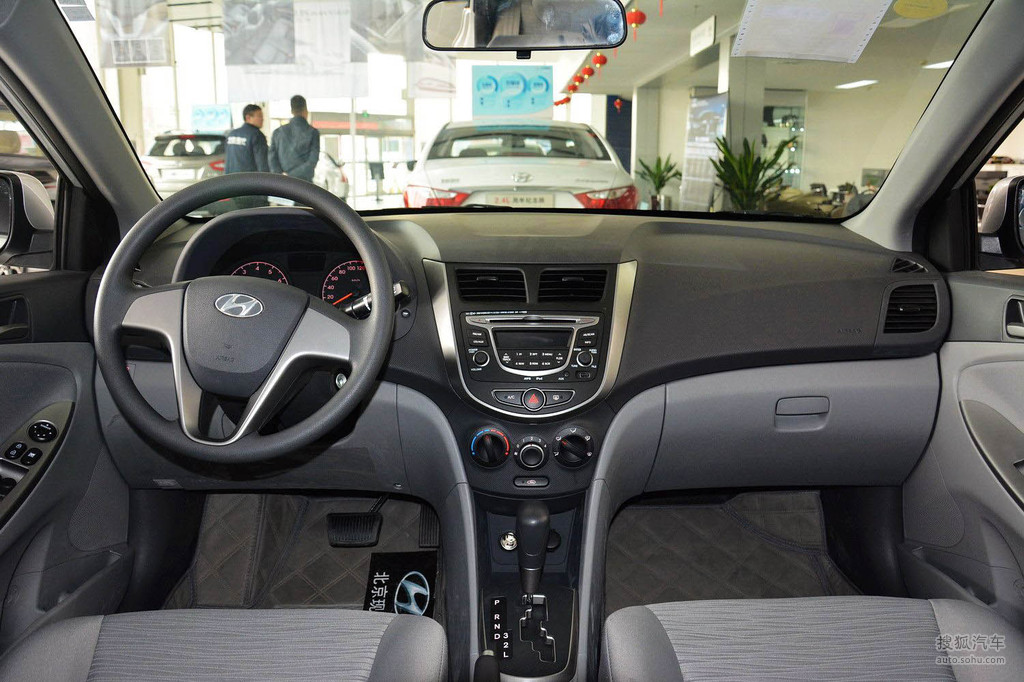 左 右→外观(36)内饰(50)空间(8)底盘/动力(12)浅色内饰现代瑞纳