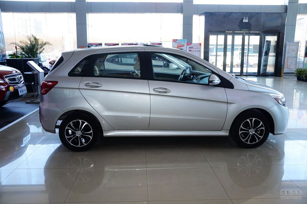 【 北汽绅宝d20 两厢高清图片】_米兰银_外观_搜狐汽车网