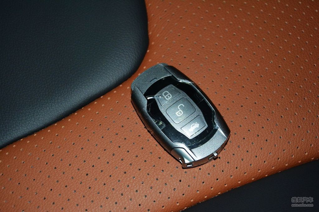 2016款比亚迪秦ev300汽车钥匙提示支持键盘翻页左右