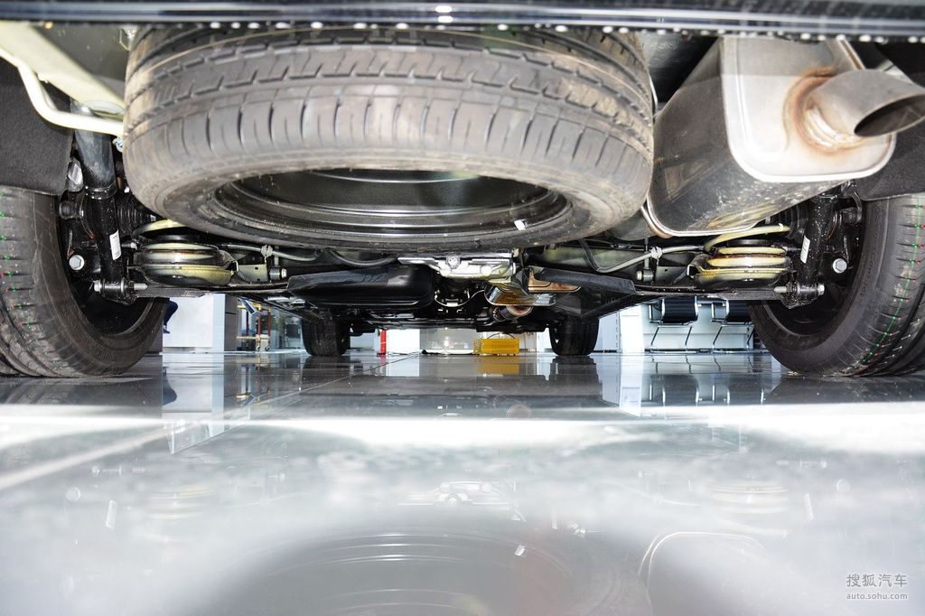 【 奔驰v级高清图片】_底盘发动机_搜狐汽车网