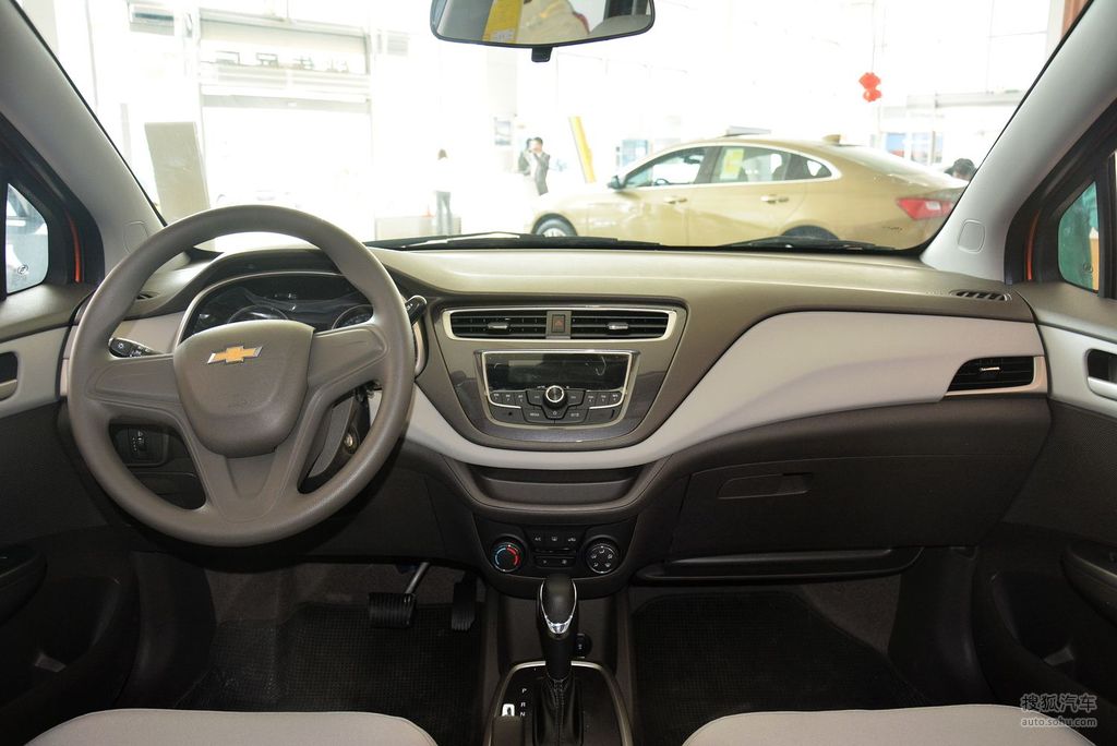 右→外观(69)内饰(103)空间(16)底盘/动力(23)黑色灰色雪佛兰乐风rv4s