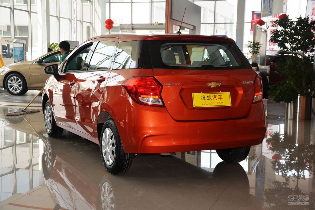 2016款雪佛兰乐风rv15l自动畅行版到店实拍