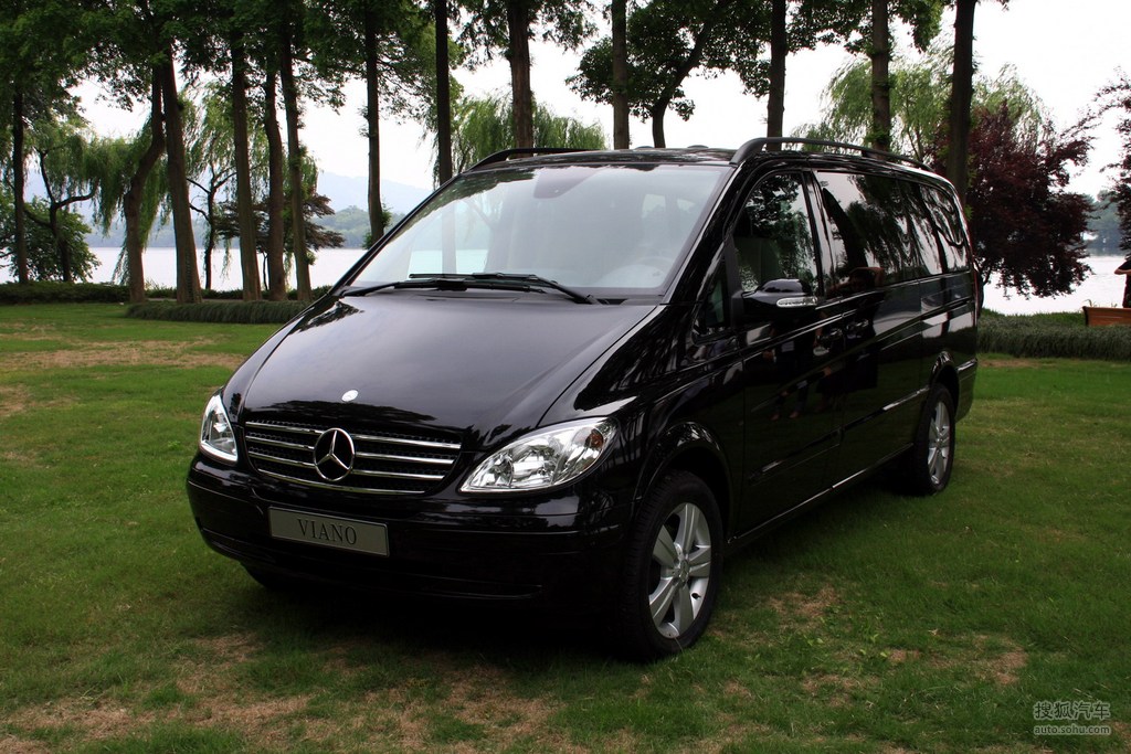 2010款国产奔驰唯雅诺试驾