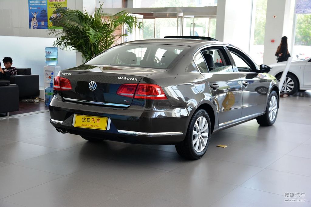 69万     询底价看配置 2016款大众迈腾1.