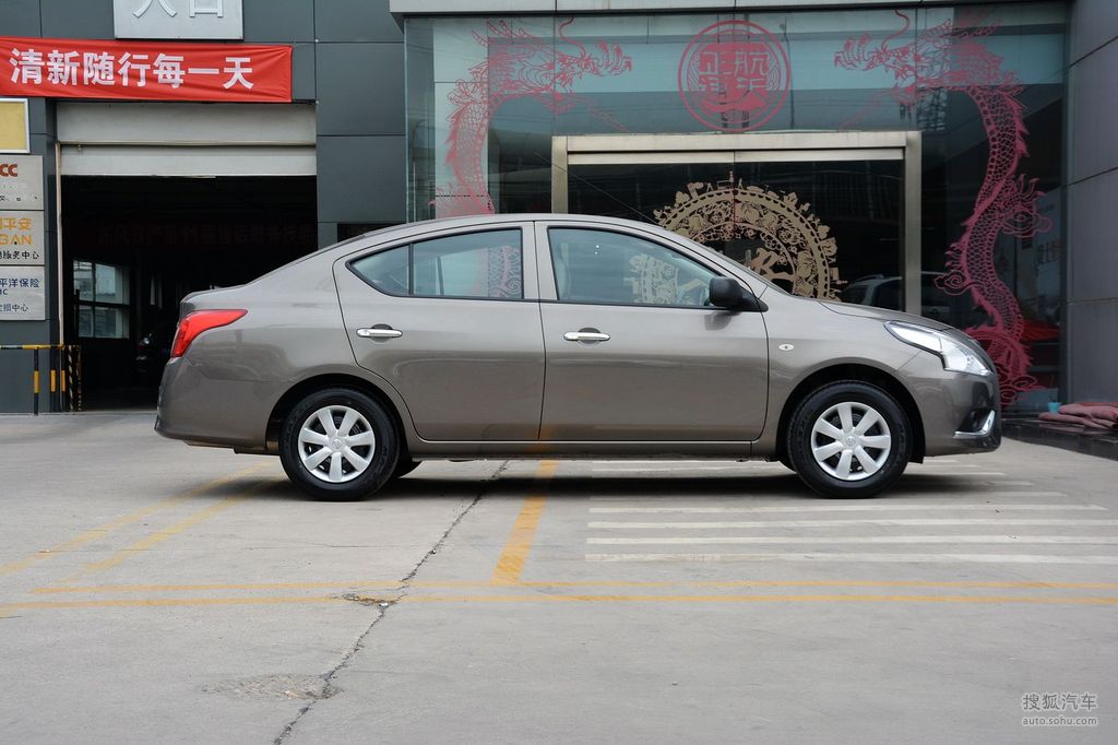 【 日产阳光高清图片】_铂金灰_外观_搜狐汽车网