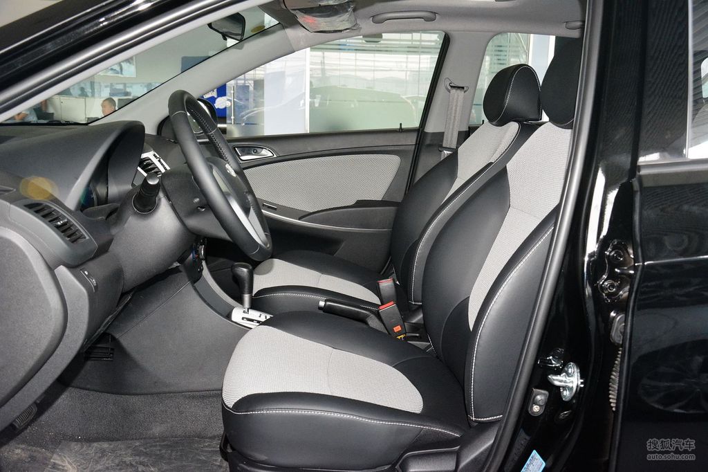 【 现代瑞奕高清图片】_双色内饰_内饰_搜狐汽车网