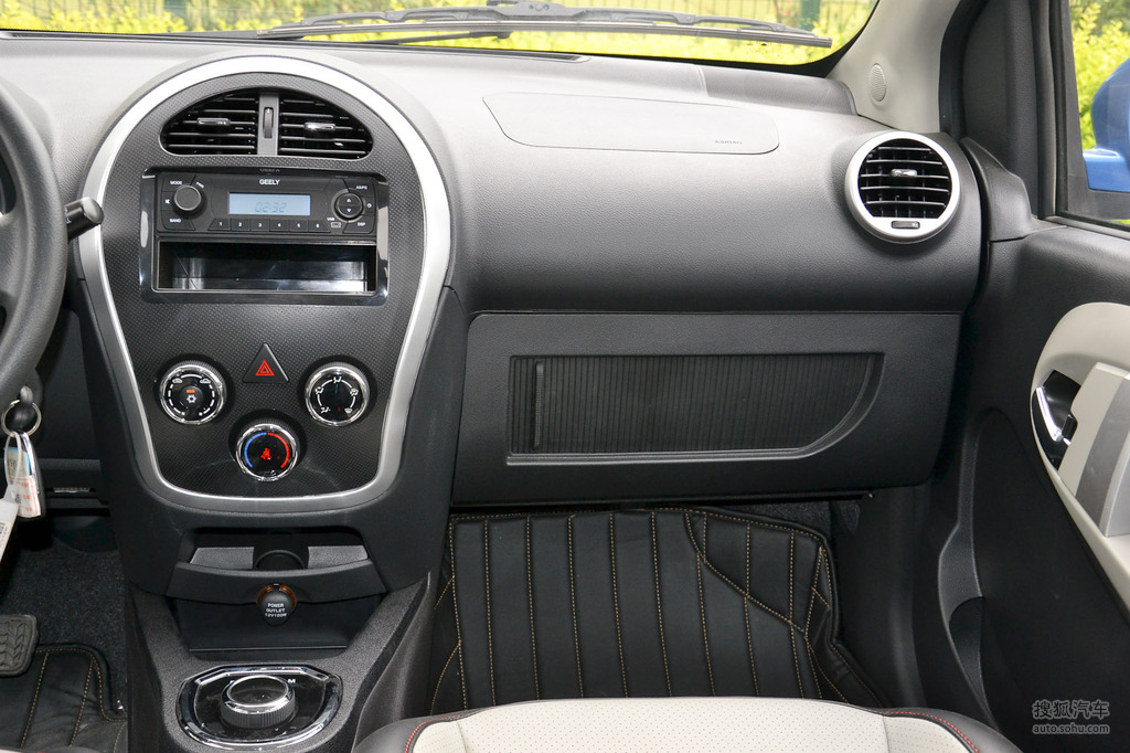 【 吉利熊猫高清图片】_2016款 1.0l amt酷趣版_黑灰_内饰_搜狐汽车网
