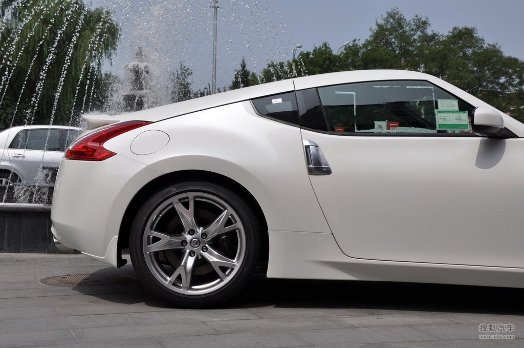 【 日产370z高清图片】_银白色_外观_搜狐汽车网