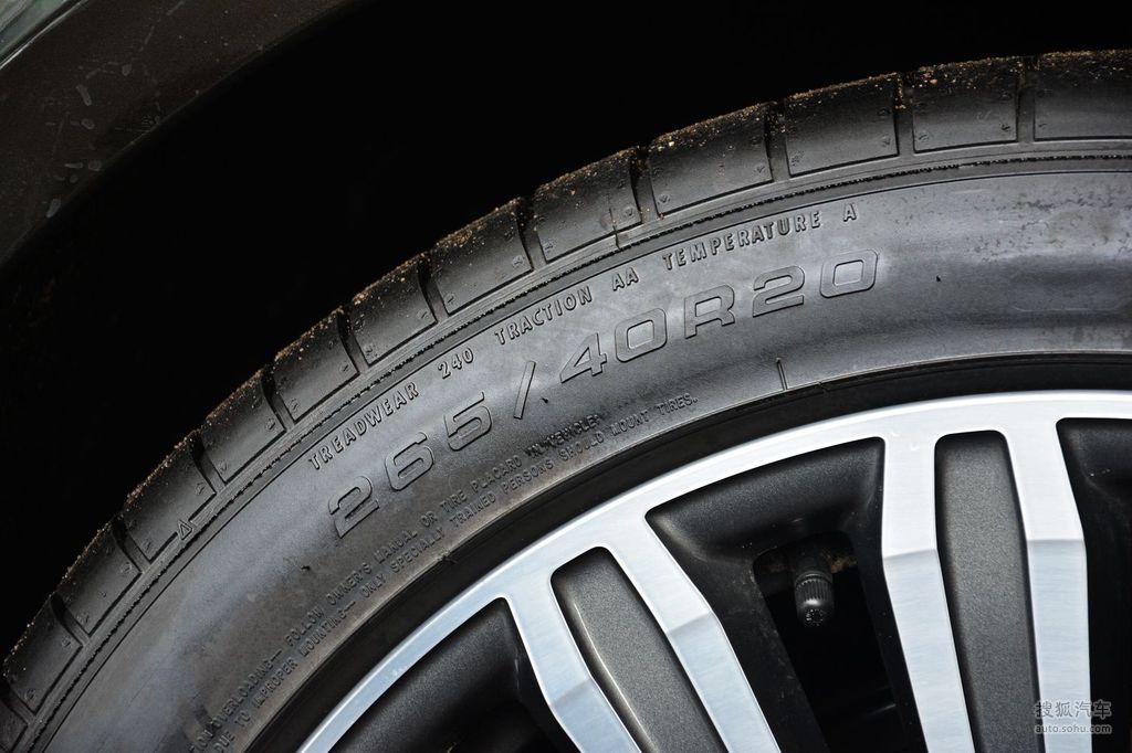 48万     询底价看配置 2016款奥迪a8l 45tfsi quattro专享型 - 轮胎