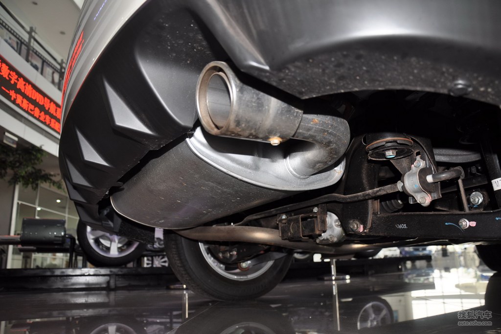 【 斯巴鲁xv高清图片】_底盘发动机_搜狐汽车网