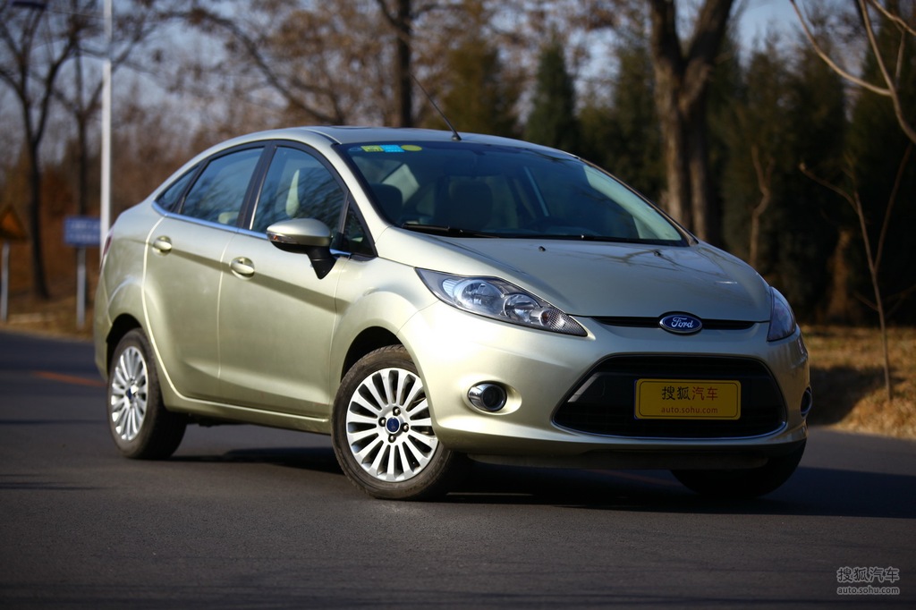 福特嘉年华三厢