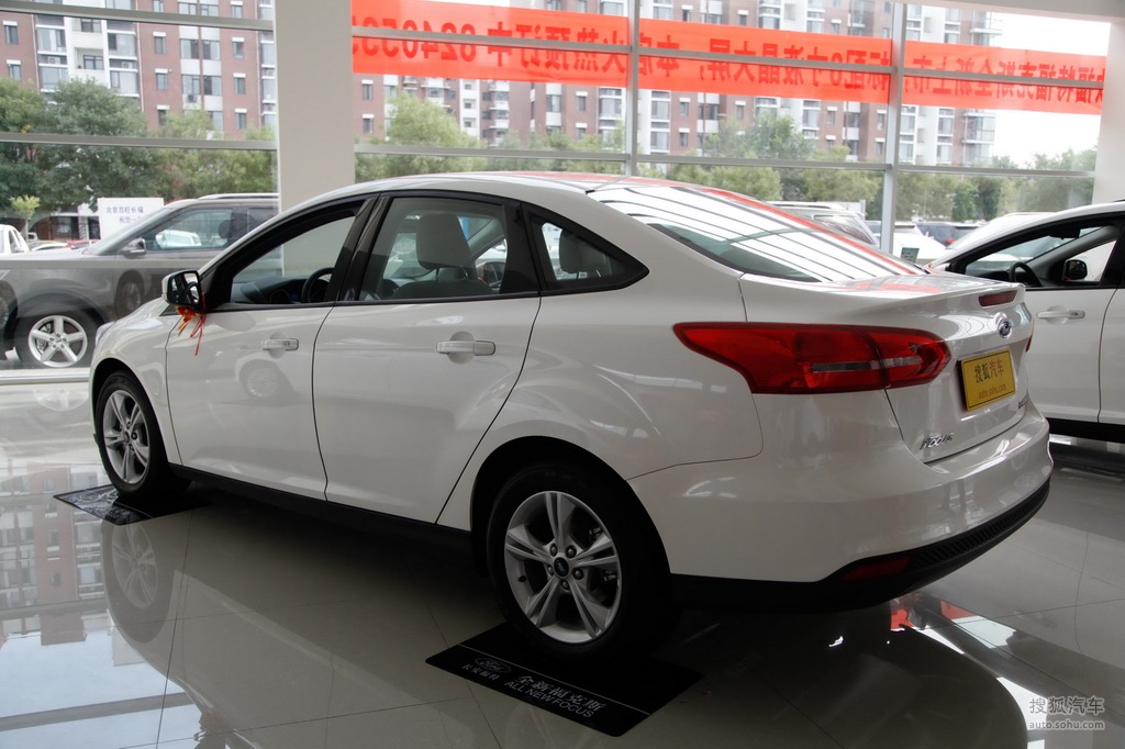 福特福克斯三厢