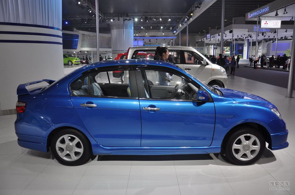 天津一汽夏利n5车展实拍