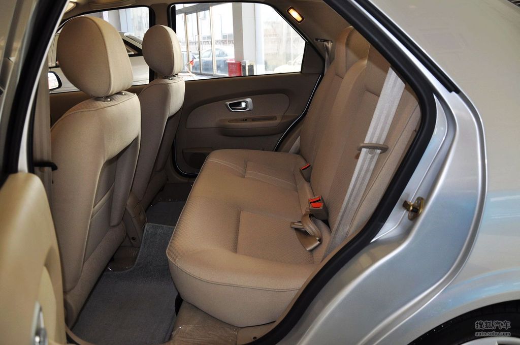 2010款雪铁龙爱丽舍16l自动科技型到店实拍