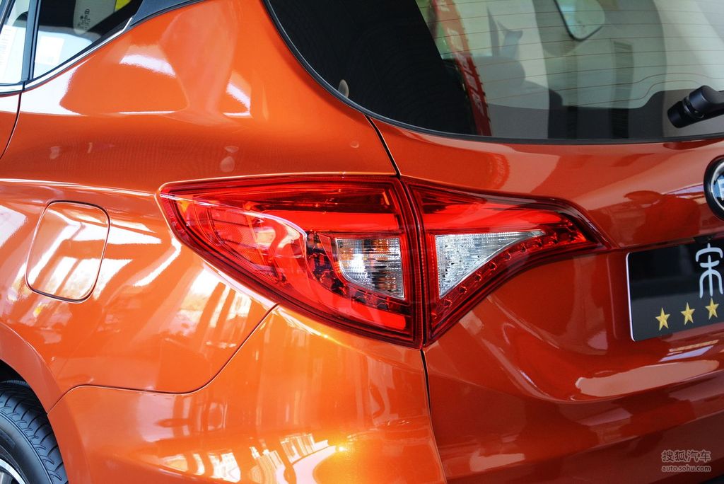 翡翠黄水晶白流光白活力橙山脉灰比亚迪宋