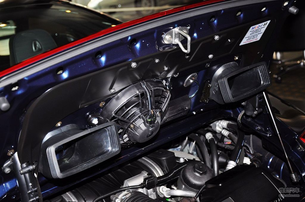 【 保时捷911高清图片】_底盘发动机_搜狐汽车网