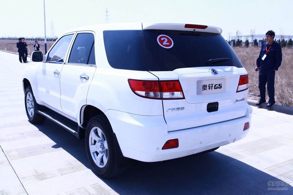 2011款广汽吉奥奥轩g5静态实拍