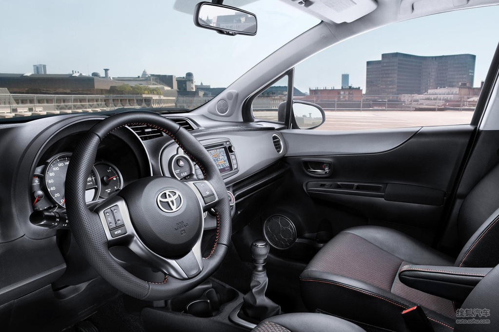 2012款丰田雅力士