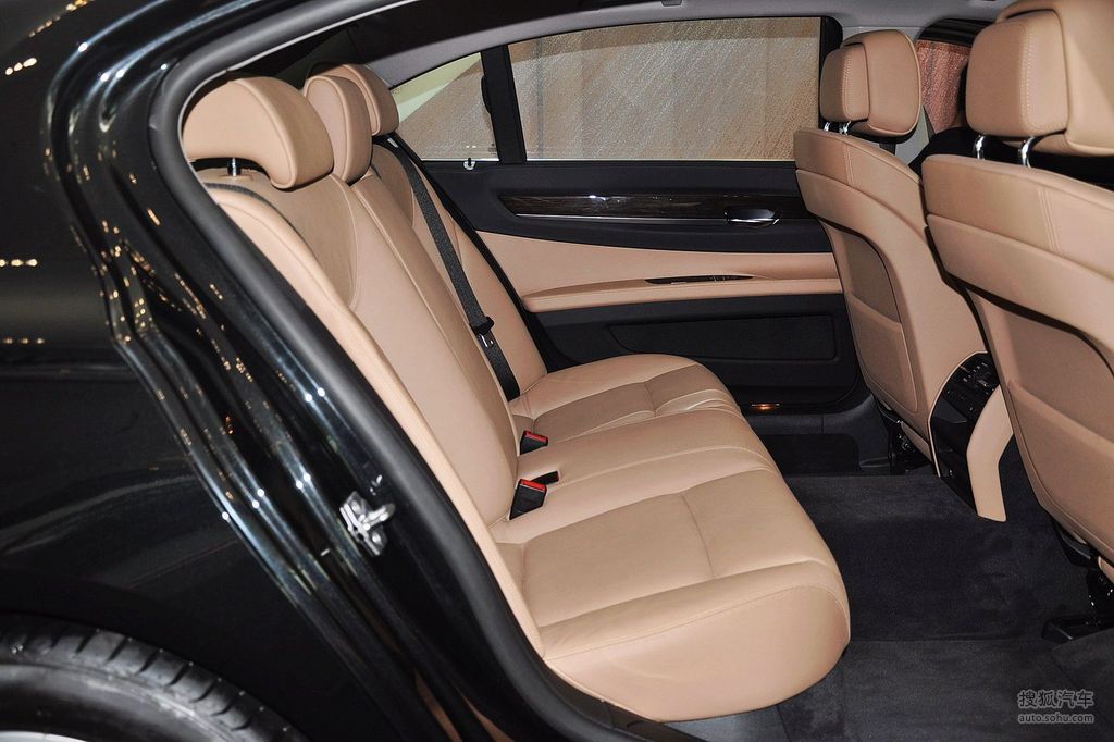 2011款宝马730li典雅型后排座椅提示支持键盘翻页左右