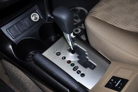   2012款丰田RAV4 2.0自动四驱炫装版到店实拍